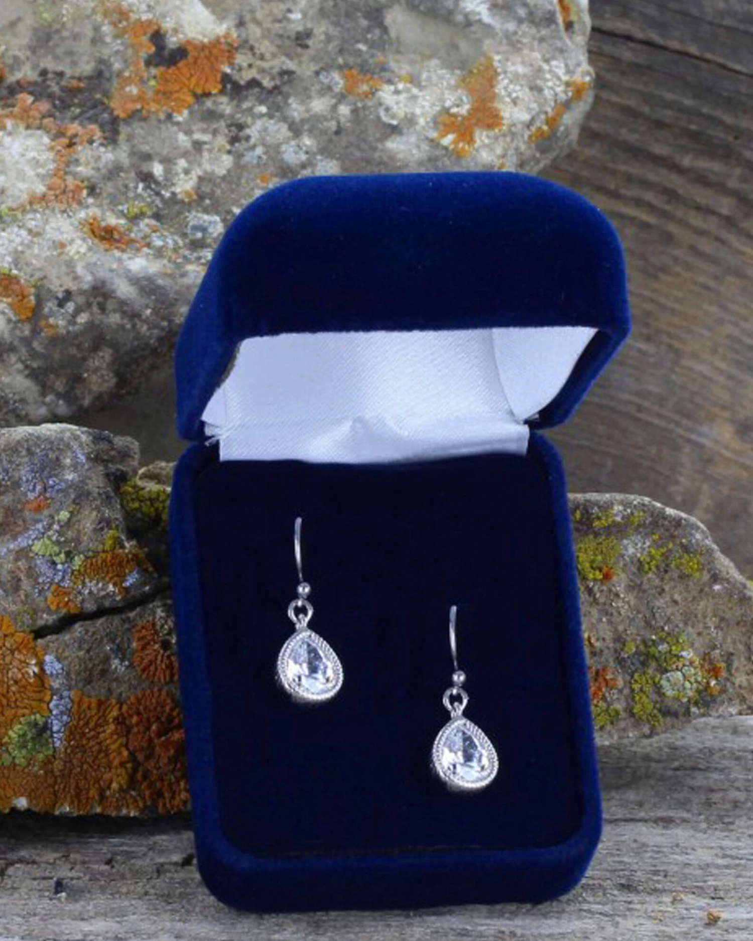 Montana Silversmiths Women's Western Teardrop Earrings
