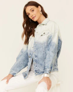 Lee Women's Light Acid Wash Oversized Denim Button Down Trucker Jacket