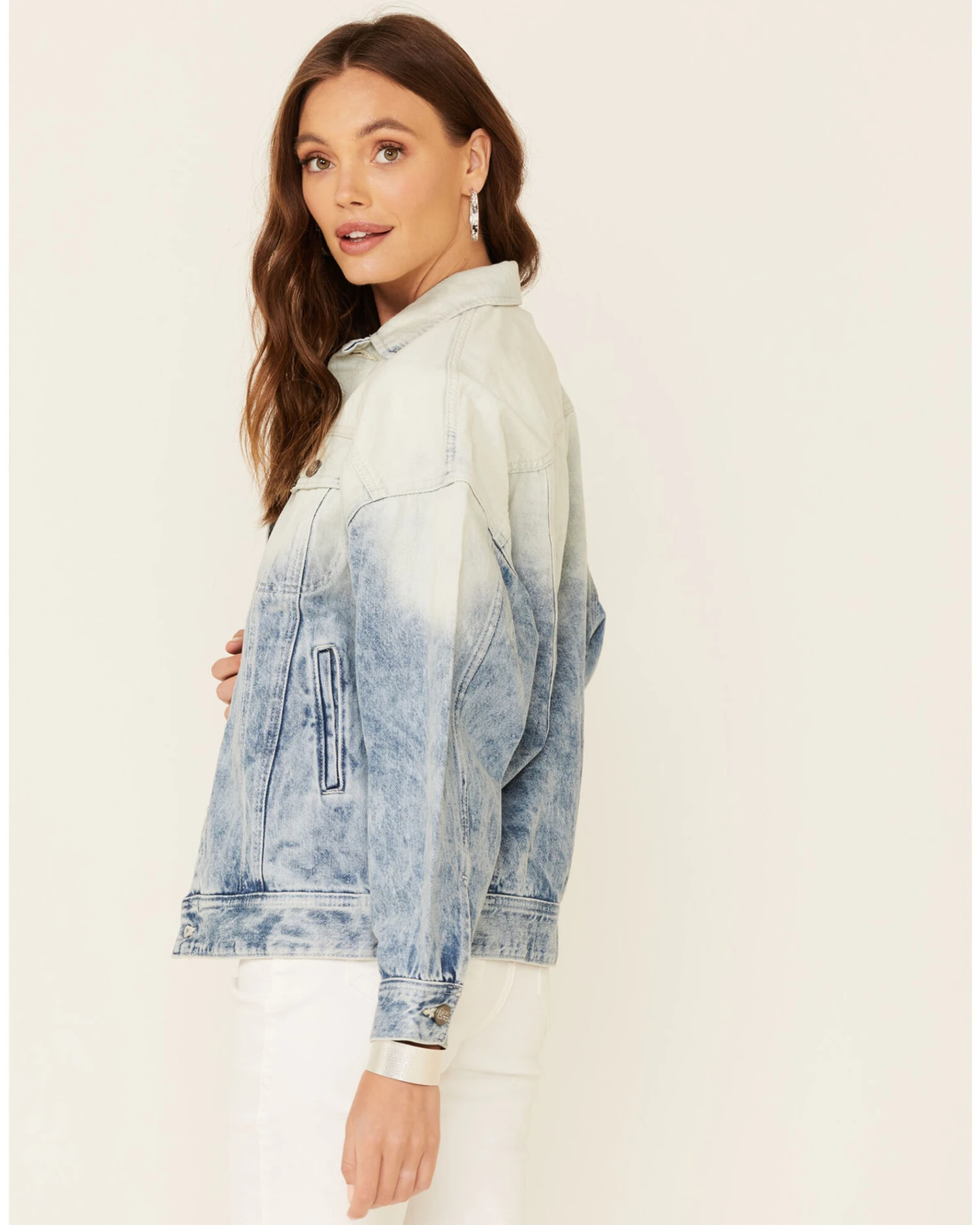 Lee Women's Light Acid Wash Oversized Denim Button Down Trucker Jacket - Image 4