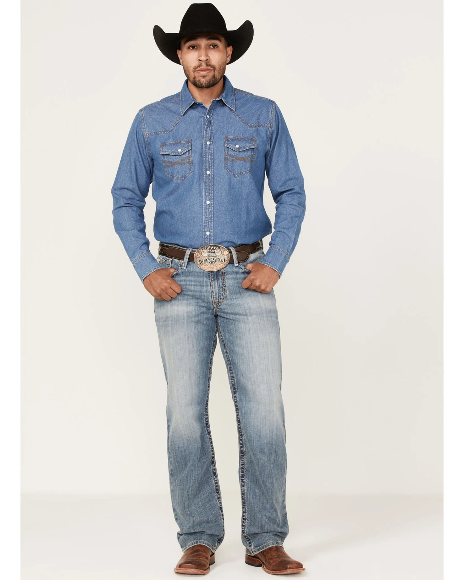 Cinch Men's Grant Light Stonewash Performance Stretch Relaxed Bootcut Jeans - Image 4