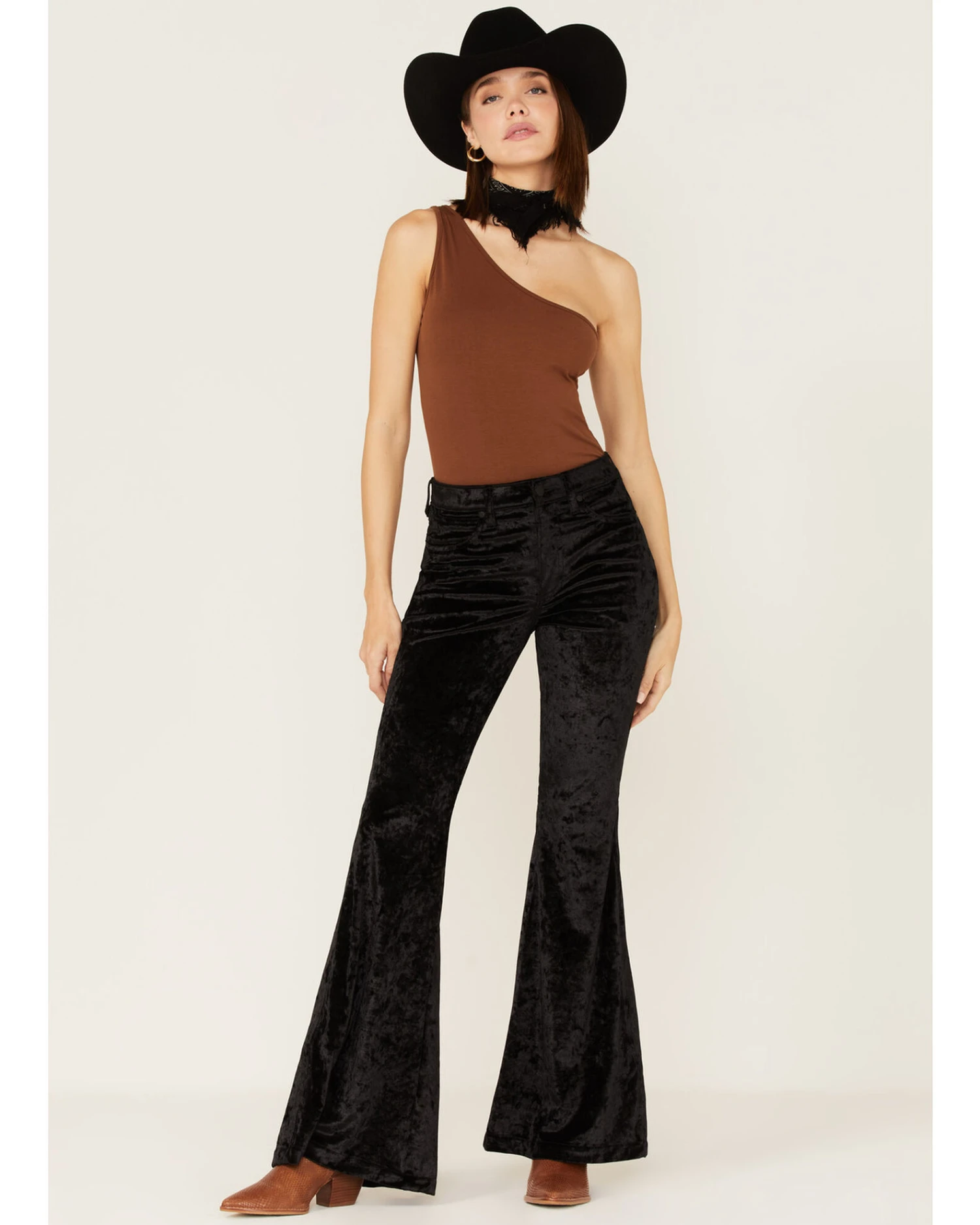 Wrangler Retro Women's Velvet High Rise Trumpet Flare Pants - Image 4