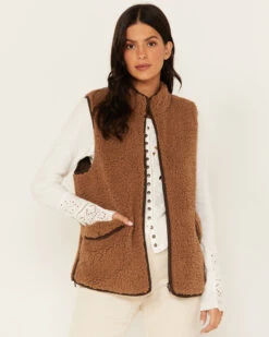 Cleo + Wolf Women's Reversible Sherpa Vest