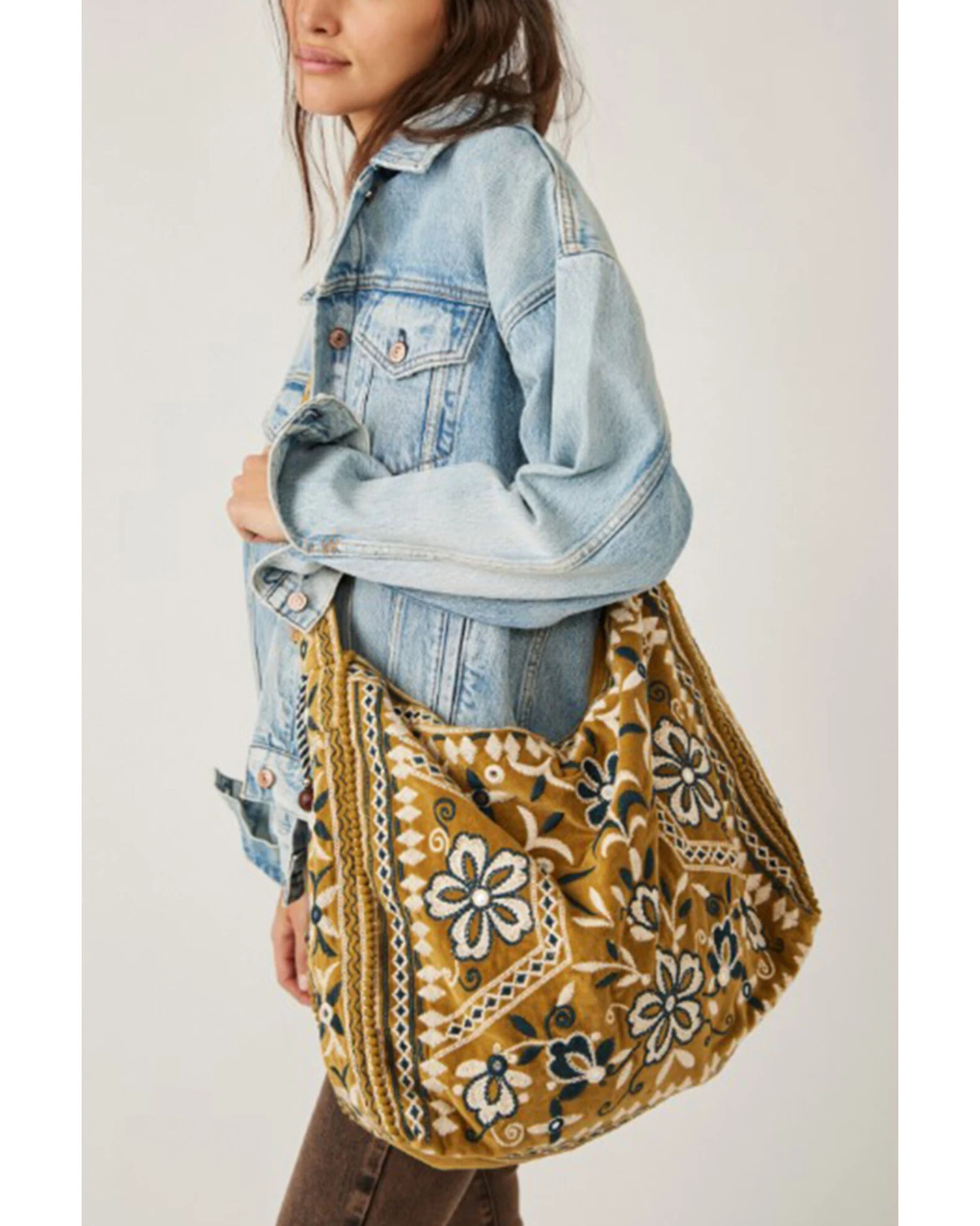 Free People Women's Vic Velvet Slouchy Bag - Image 4